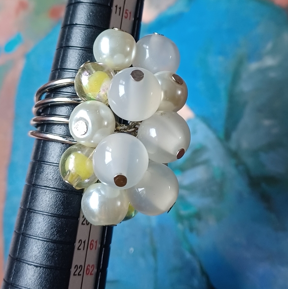 Moonglow Glass Cluster Cha-Cha Ring Size 8 🤍🟡💫 - Picture 7 of 9